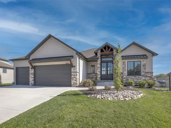 1124 Hummingbird Ct, Greenwood, MO 64034