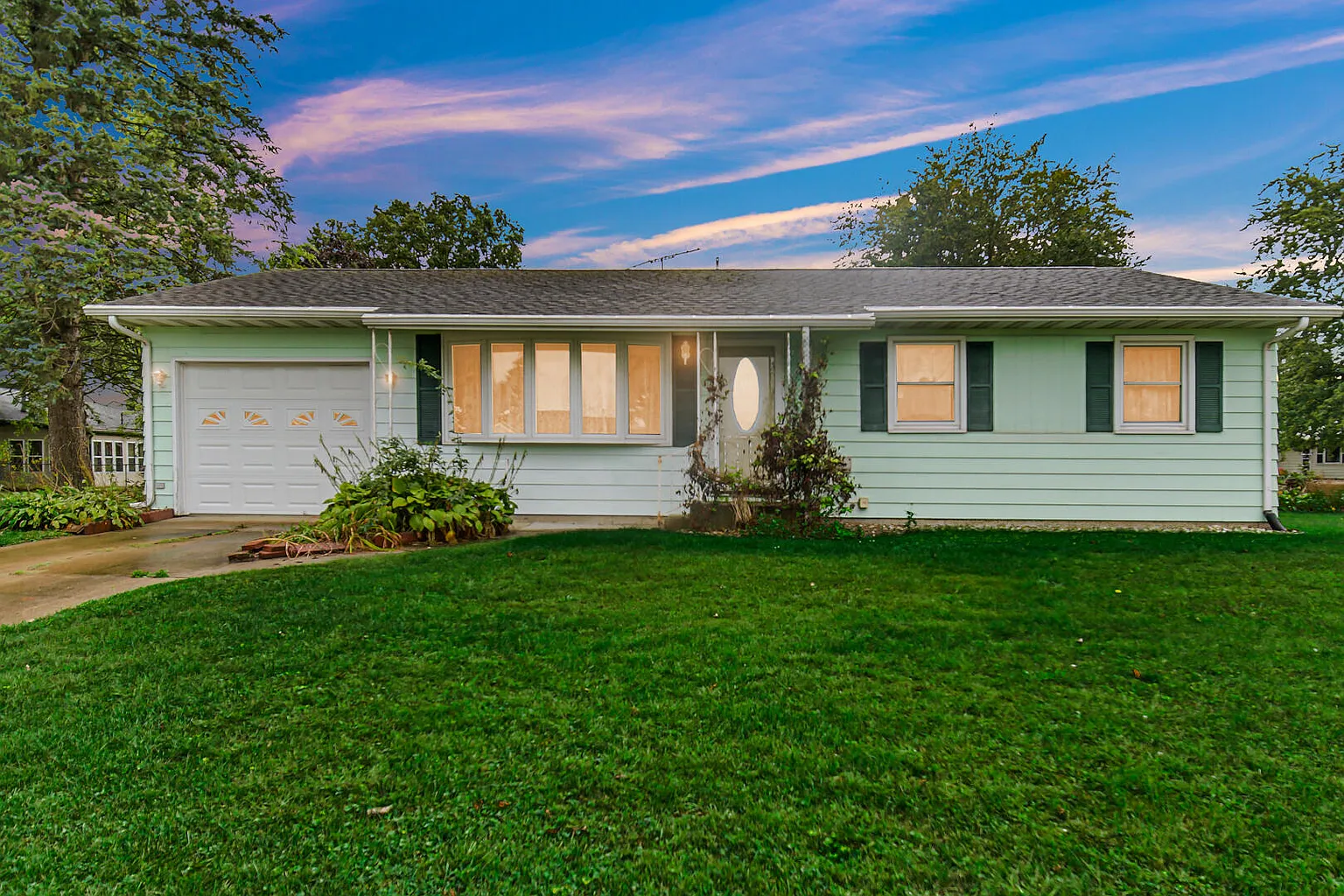 3402 Silverbrook Ave photo 1
