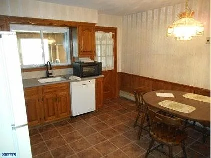 371 Livezey St — Photo 4