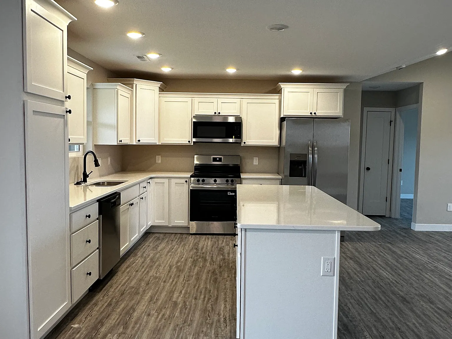 3 bed, 1592 sqft, $2,200 — Photo 2