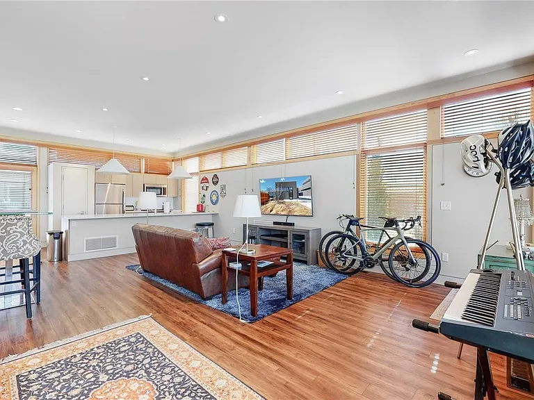 1636 Osceola St #200 — Photo 4