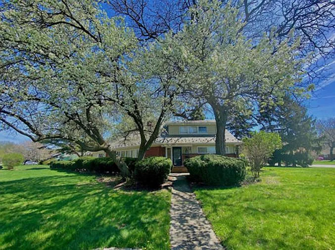 1301 Forest Hills Blvd photo 1