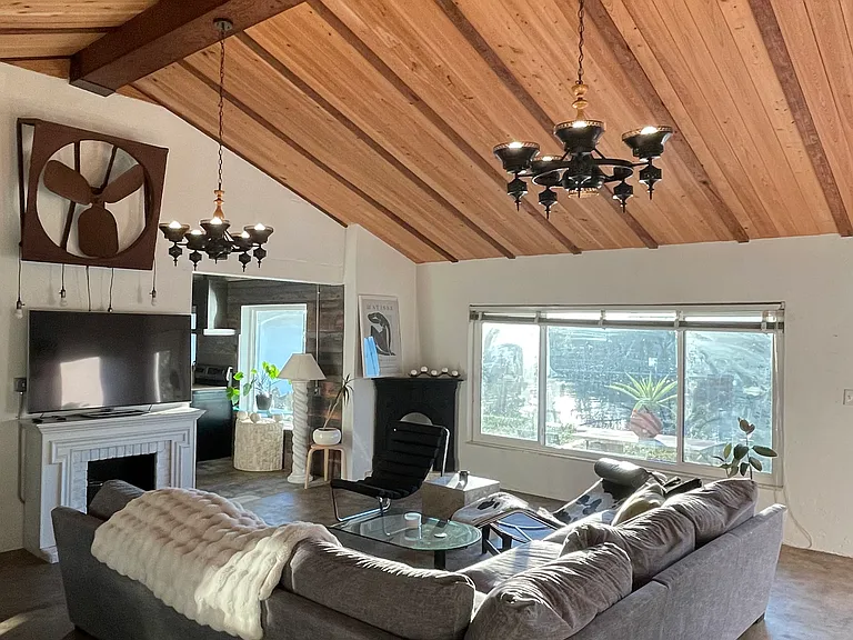 411 W Flora St — Photo 13