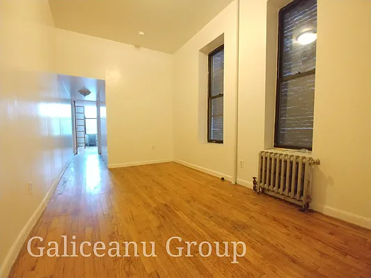 Rented by Lexington Real Estate Group | media 22