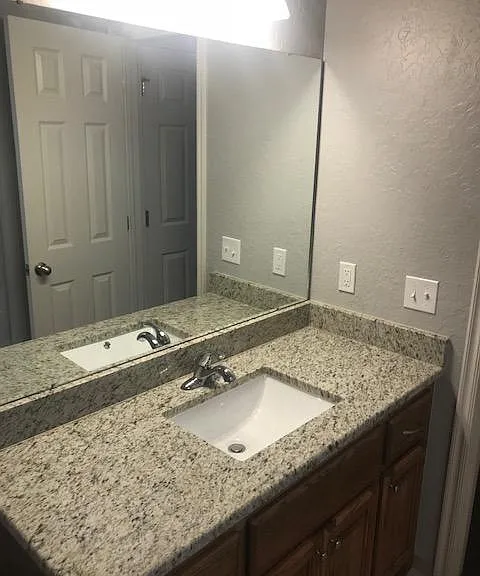 Master bathroom (2)