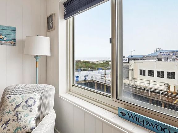 5th image of 1900 Boardwalk Unit 109