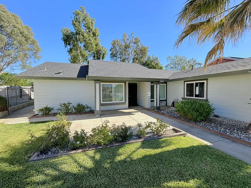 12156 Zinnia St