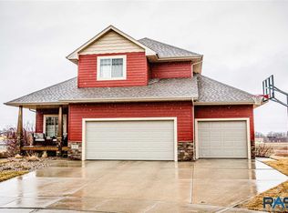 701 N Garnet Cir, Brandon, SD 57005