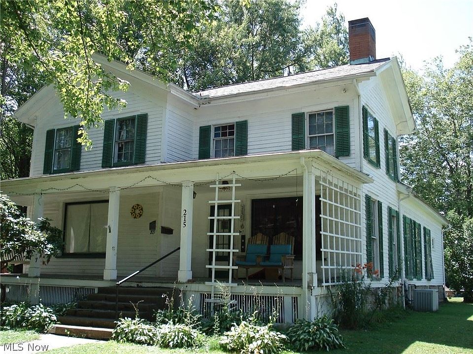 1st image of 215 S Chestnut St