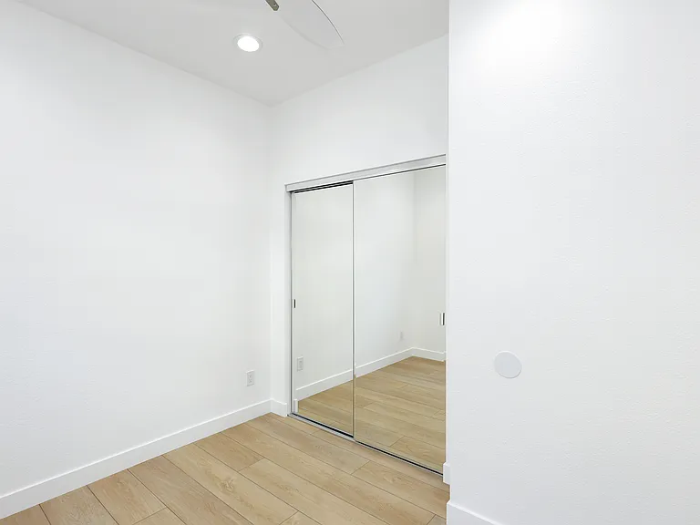 938 W Acacia Ave — Photo 13