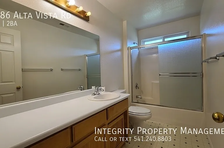 1586 Alta Vista Rd — Photo 15