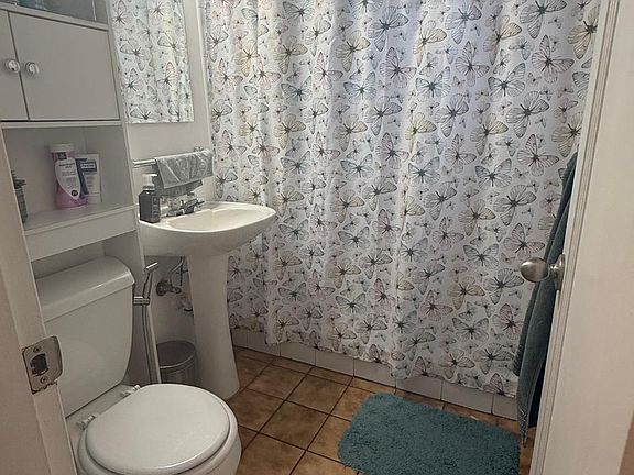 3rd image of 10021 SW 46th St