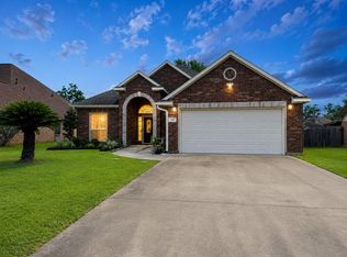 519 Oleander St, Lake Jackson, TX 77566