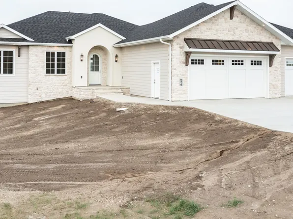 8519 Norman Pl, Bismarck, ND 58503