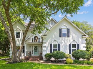 101 Sunrise Bluff Ln, Smithfield, VA 23430