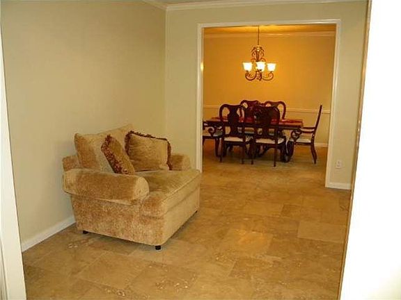 4th image of 110 E Sterling Pond Cir