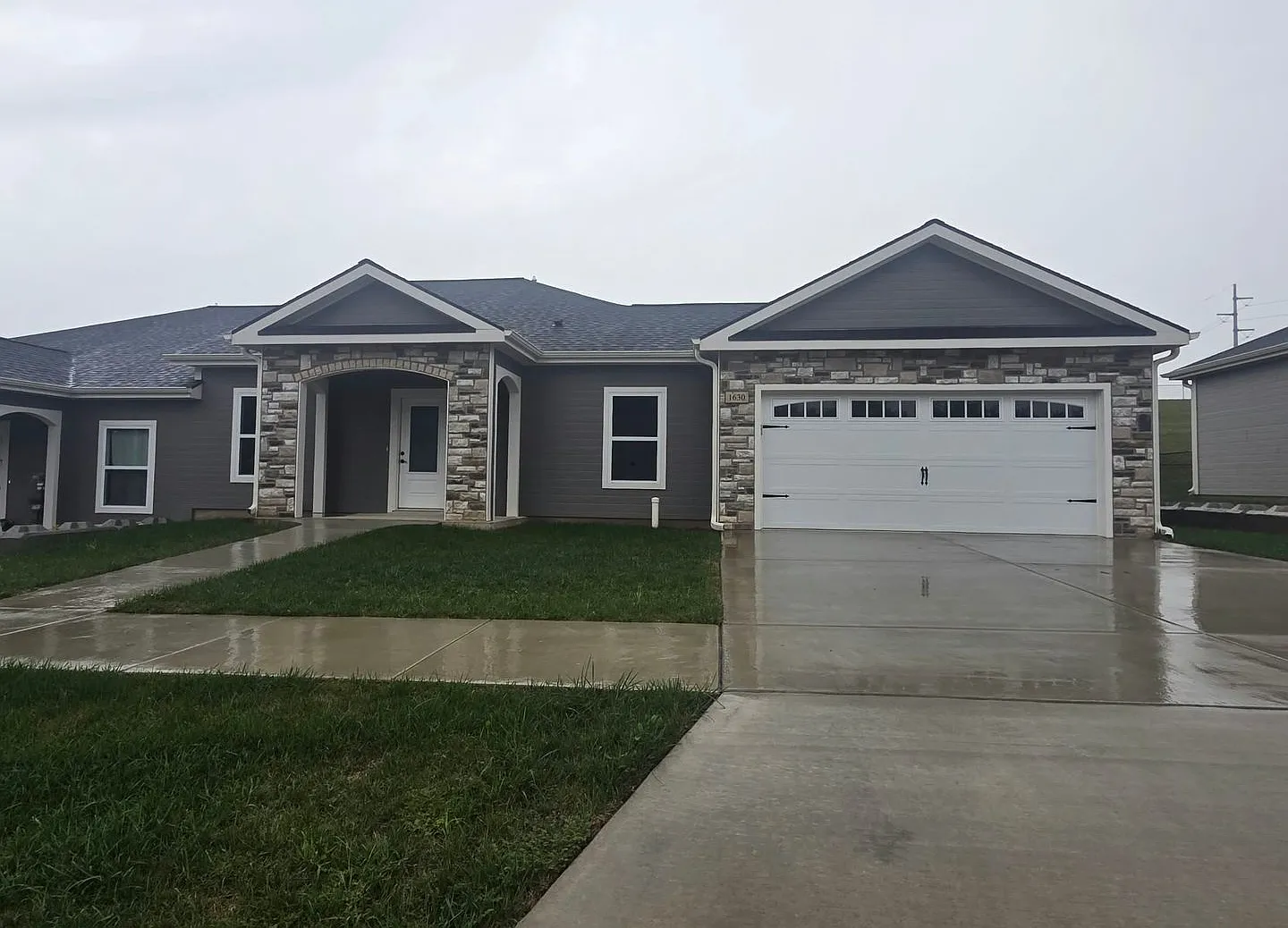 Beautiful Newly built Duplex — Photo 1