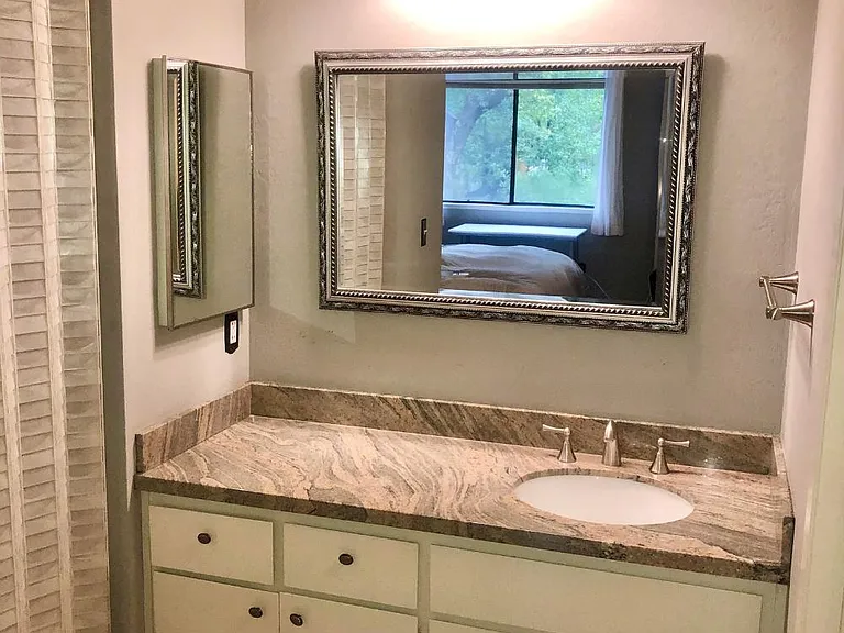 Bedroom 1 private vanity