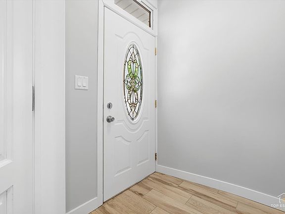 3rd image of 2939 N Hamlin Ave