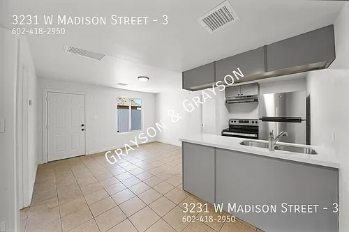 3231 W Madison St Photo 1