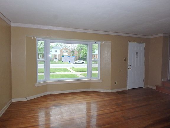5th image of 1373 Wentworth Ave