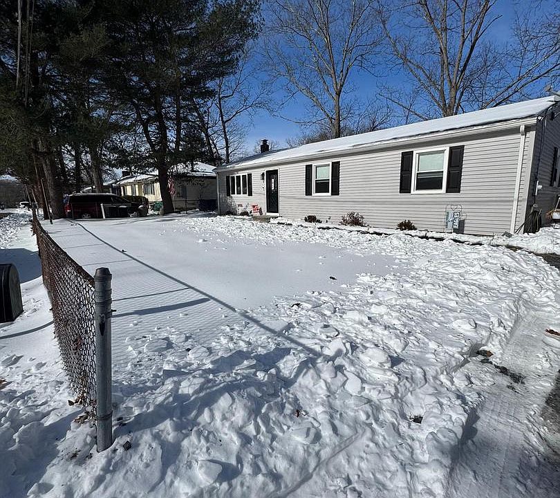 1st image of 6 Almond Ave