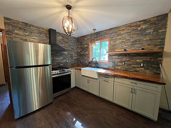 4th image of 30 Woodland Dr