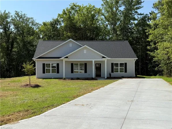 104 Meta Breeze Ln, Mocksville, NC 27028