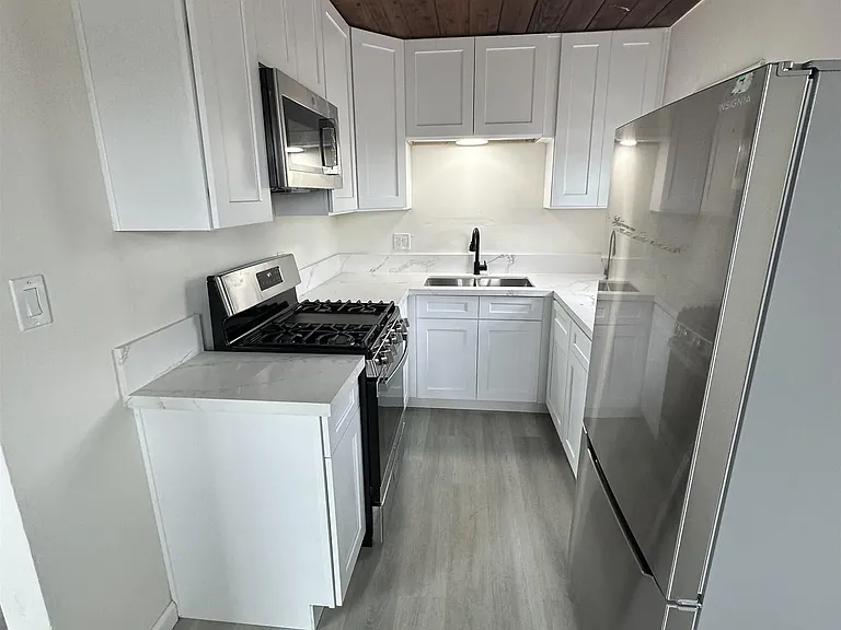 1109 S 36th St #3 — Photo 14
