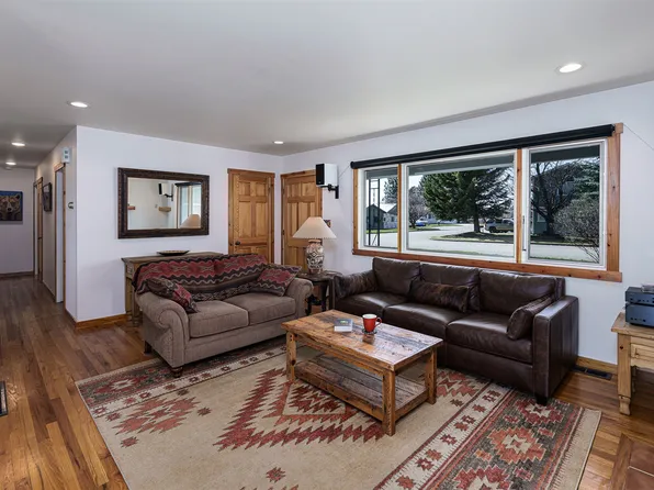 1306 Columbia Dr, Columbia Falls, MT 59912