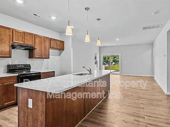 3rd image of 534 Raspberry Hill Rd