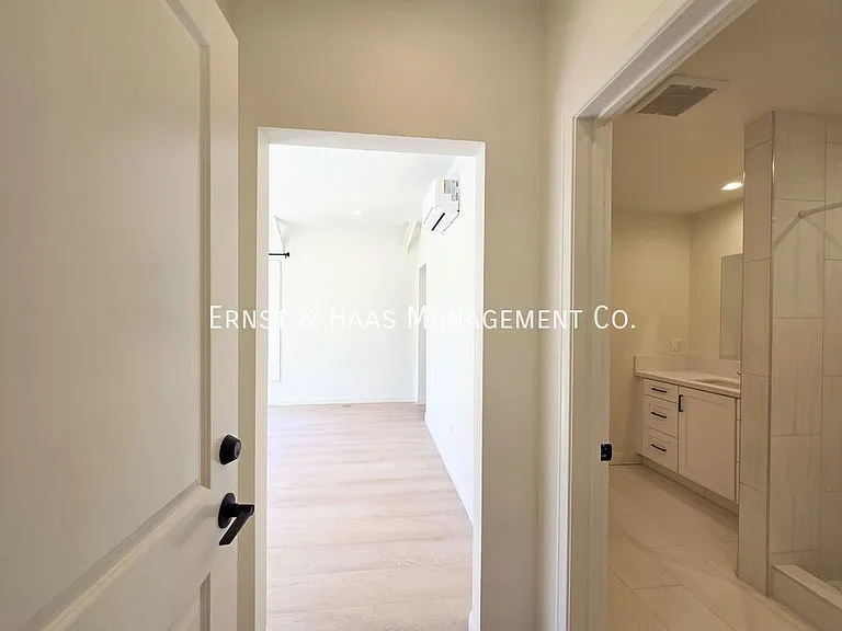 321 Chestnut Ave #4 — Photo 2