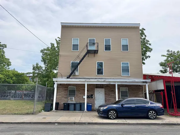 1052 Garfield Avenue image 1 of 12