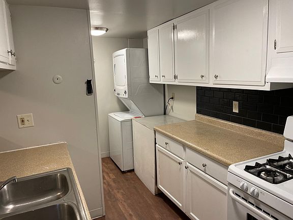 4th image of 802 W 59th Pl #2