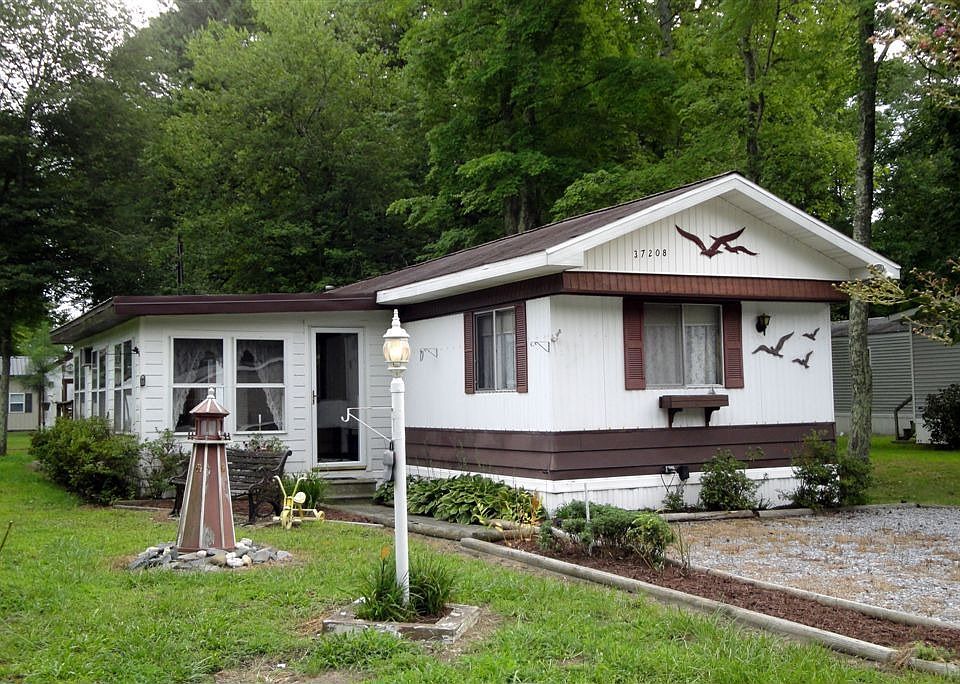 1st image of 37208 Mississippi Dr