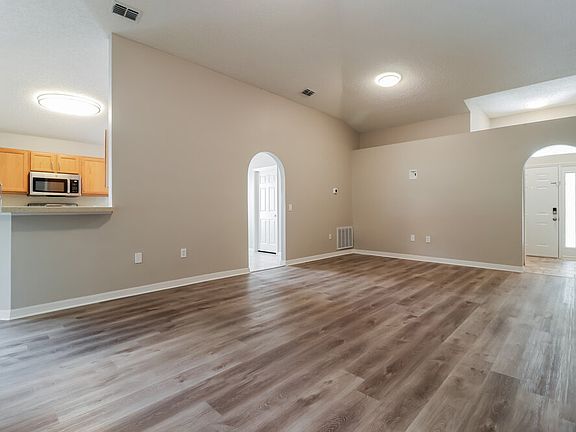 5th image of 10112 Maronda Dr