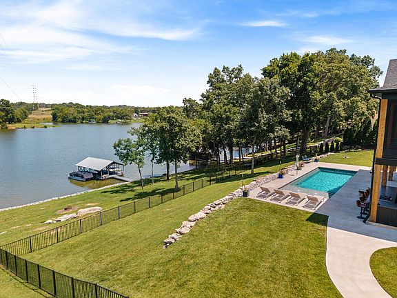 2nd image of 556 Bay Point Dr