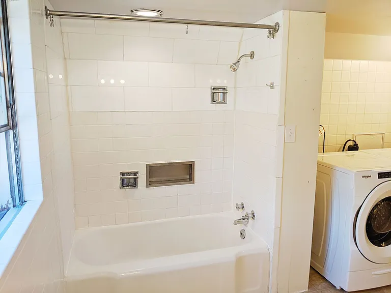 127 S Clark St — Photo 17