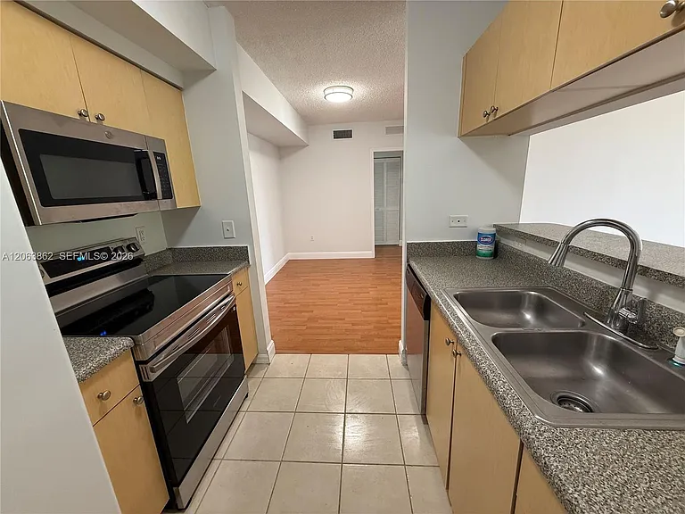 2240 E Preserve Way #302 — Photo 8