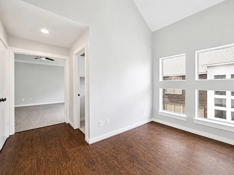 616 Lester St — Photo 20