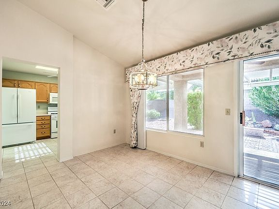 4th image of 2441 Desert Sands Dr