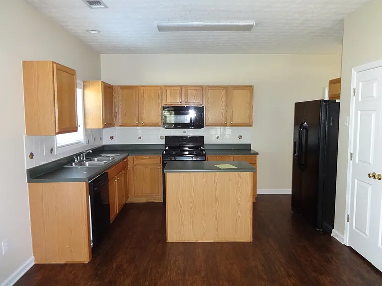 834 Glen Abbey Dr — Photo 4