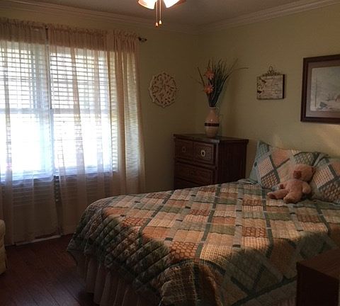 4th image of 212 Country Club Ln