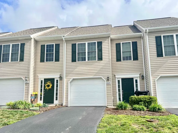 6647 Village Green Dr, Roanoke, VA 24019