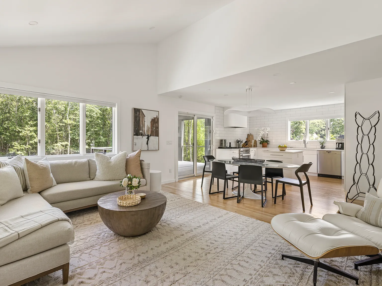 Modern Retreat — Photo 2