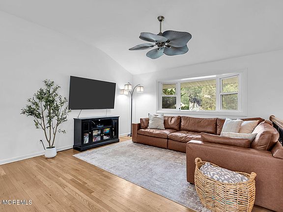 4th image of 9 Kensington Drive
