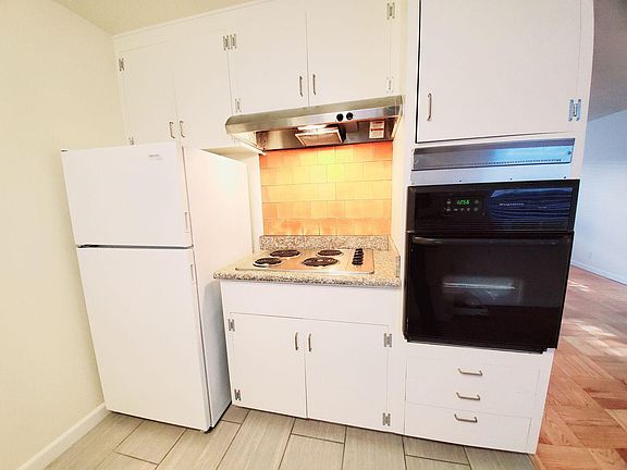 5th image of 1915 Murchison Dr APT 1