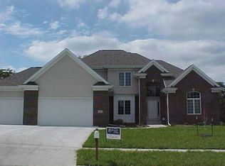 1224 Lake Ridge Dr, Cedar Falls, IA 50613