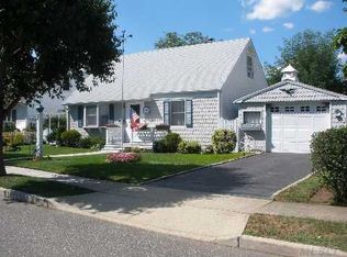 238 Perkins Ave, Oceanside, NY 11572