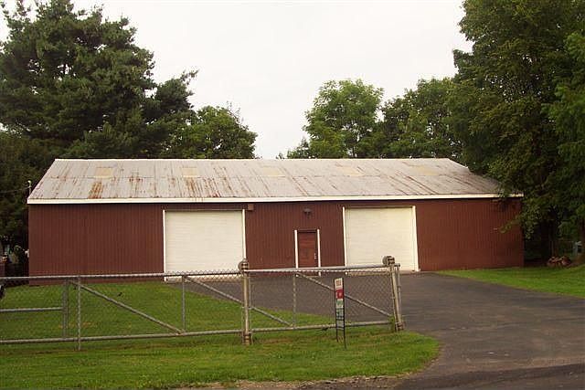 1st image of 921 Hazel St